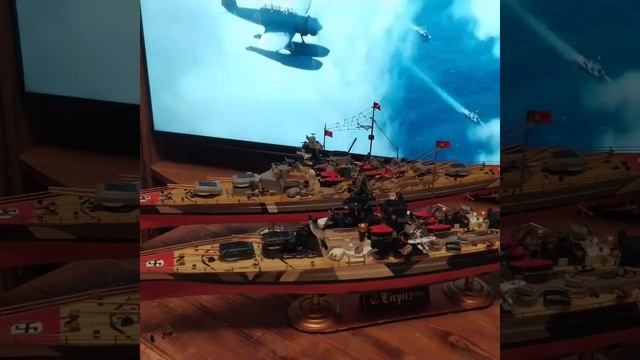 модель корабля Бисмарк и Тирпиц . Мои линкоры. смотреть онлайн