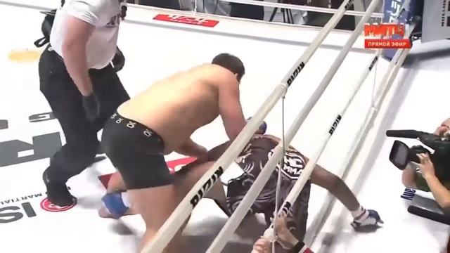 РУССКИЙ ВОИН ВЫРУБИЛ ОГРОМНОГО БРАЗИЛЬЦА!!! МАССА НЕ Р?