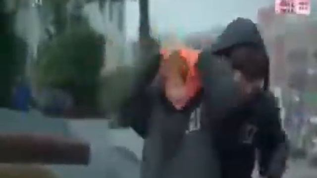 Милый момент из дорамы"Фея тяжелой атлетики" смотреть онлайн