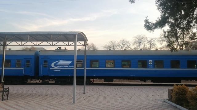 Подача под посадку пригородного поезда на станции Биш