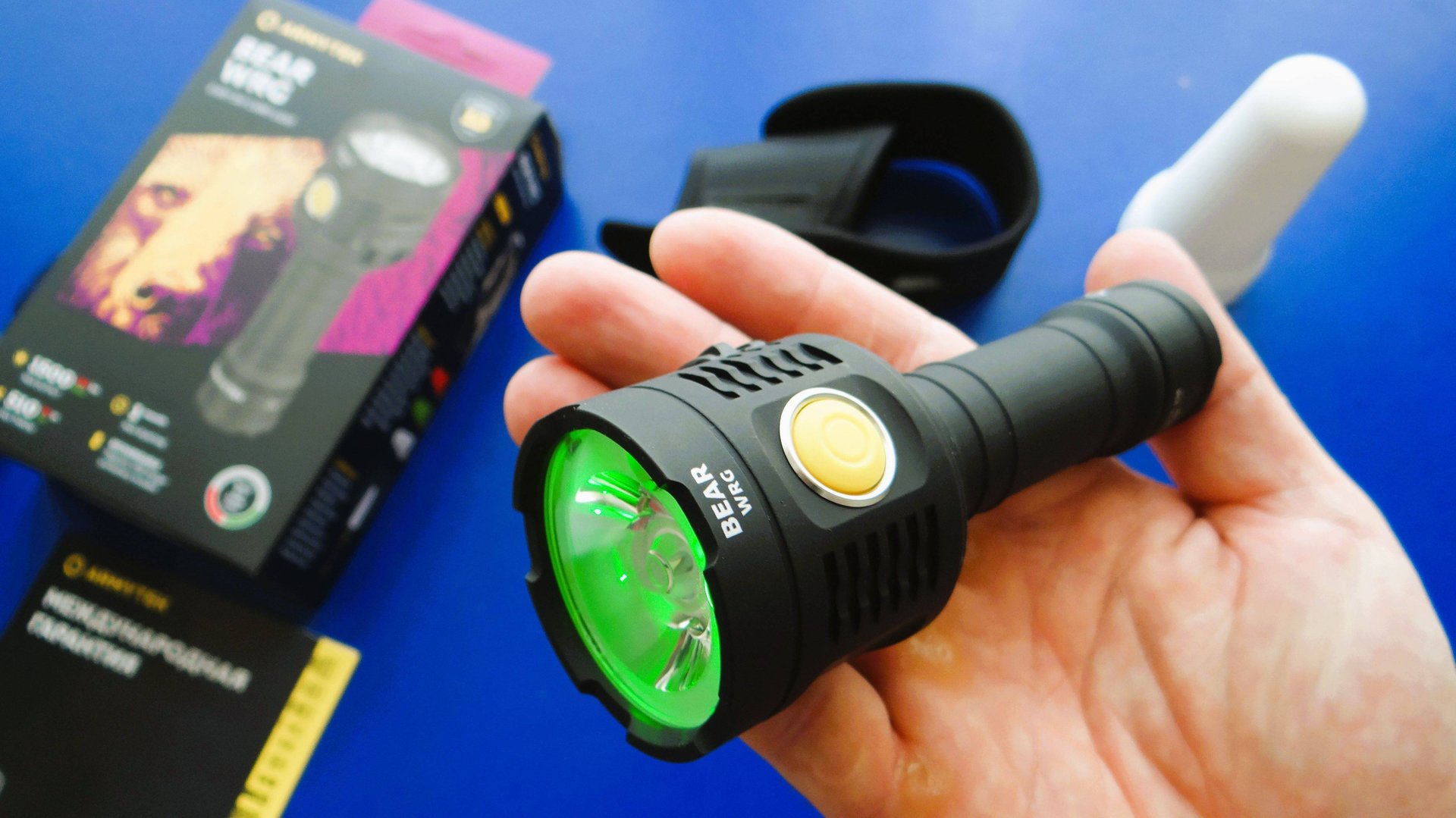 Зверский фонарь Armytek Bear WRG #edc #edccarry #unboxing #everydaycarry #survival #dji #flashlight смотреть онлайн