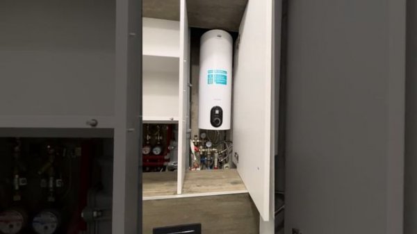 Шкаф над инсталляцией в санузле