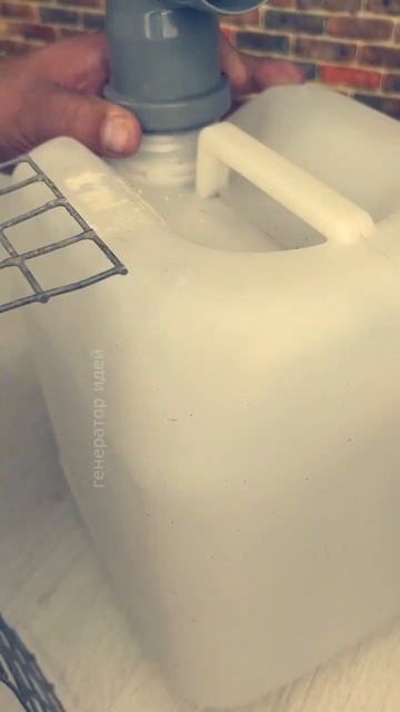 Не выкидывайте пустые пластиковые канистры, это гениа