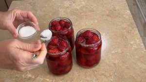 КЛУБНИКА  на ЗИМУ без Варки в собственном соку !