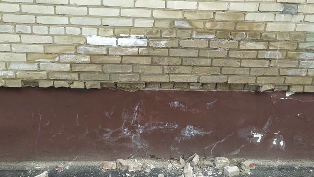 стена рассыпается в доме по улице школьная в Кокошкин?