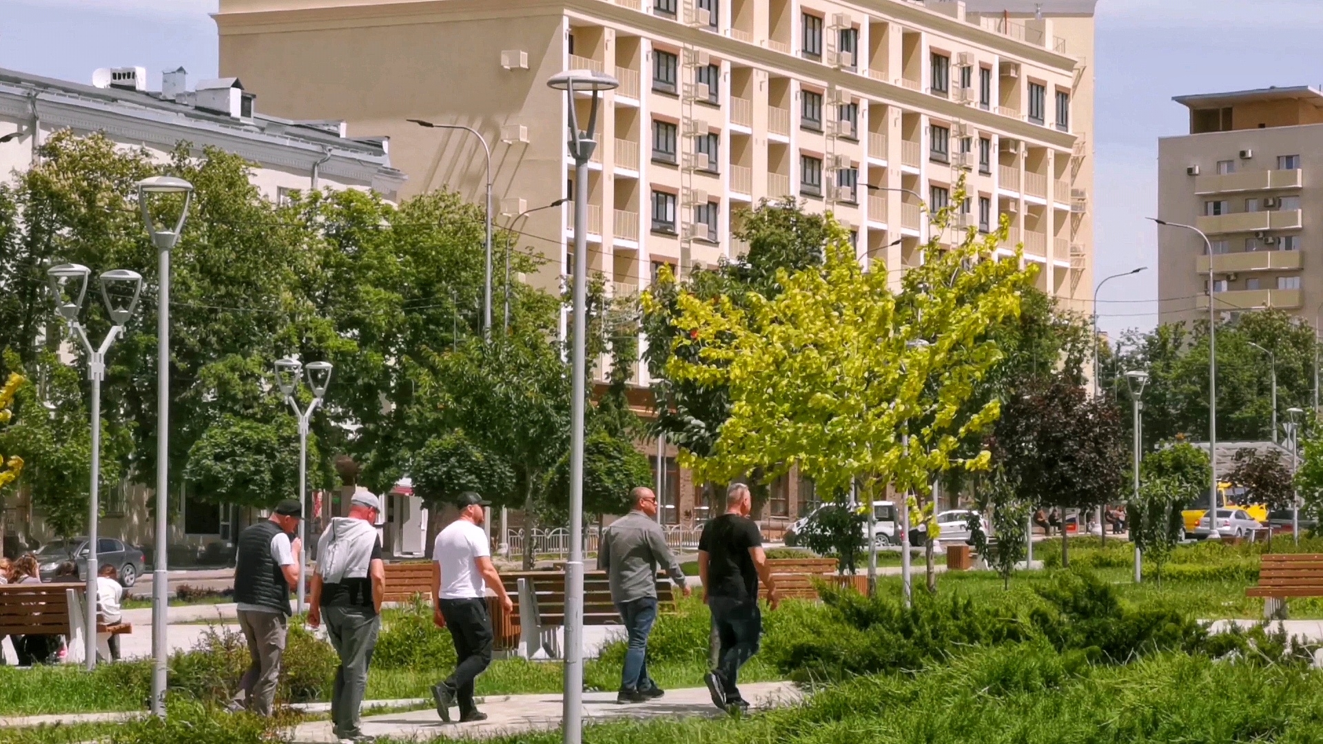 МАРИУПОЛЬ Жители наблюдают как Изменился их Город Ценопад на Рынке🏩Восстановление Жизнь Сегодня смотреть онлайн