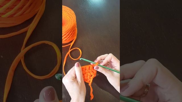 Вяжем боковушку подушки🍊 (корочку) смотреть онлайн