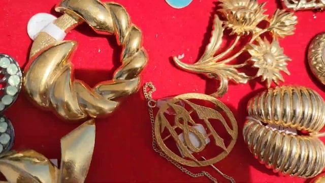 Поиски сокровищ на американском блошином рынке. Много винтажной и антикварной посуды и бижутерии! смотреть онлайн