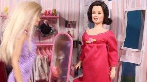 Новая помощница Барби только все портит / Куклы Мама Барби