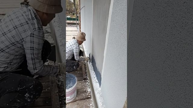 Как на фасаде дома стыкуются два цвета декоративных ш?