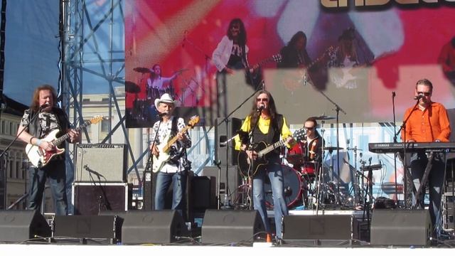 Кавер-группа «Смоки» с песней «Элис» без мата.