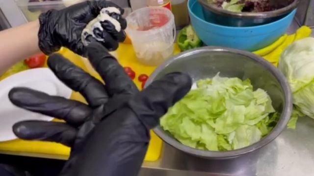 Секреты приготовления салата Цезарь с курицей