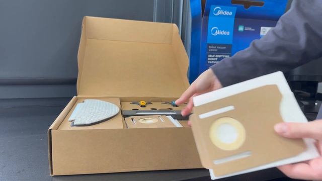 Розпакування. Робот-пилосос Midea S8+