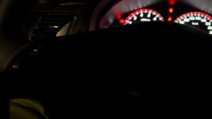 Стрелка тахометра живет своей жизнью Subaru Outback ez30.