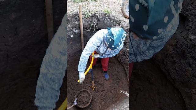 КАК ЛЕГКО КОПАТЬ ГЛИНУ, КАНАЛИЗАЦИЮ. смотреть онлайн