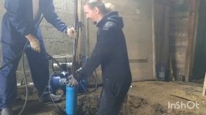 Как достать насос из скважины если он застрял