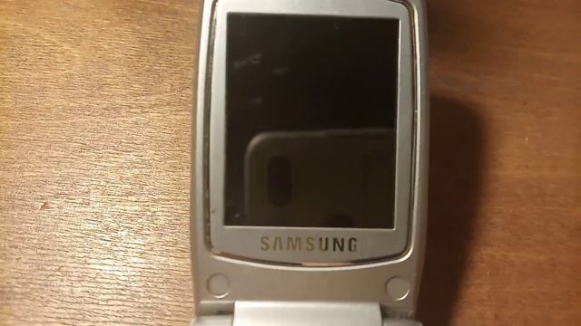 Samsung SGH-S500 Выкл/Вкл Осн. и Внешн. дисплеи / Off/On External and Intern смотреть онлайн