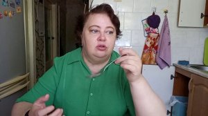 Я застряла между 🫰 нужно экономить деньги 💰 и живём один раз 🤷