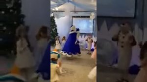 Дед Мороз зажигает в детском саду