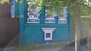 Что это? ДОМ ВЫСОКИЙ и ДОМ ЧАСТНЫЙ. УЛИЦА РАЗНООБРАЗИЯ.