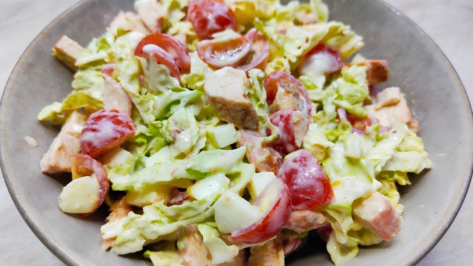 Легкий салат с пекинской капустой и курицей смотреть онлайн