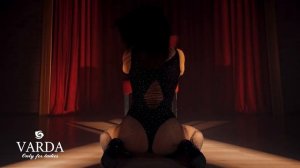 Танец для любимого на стуле