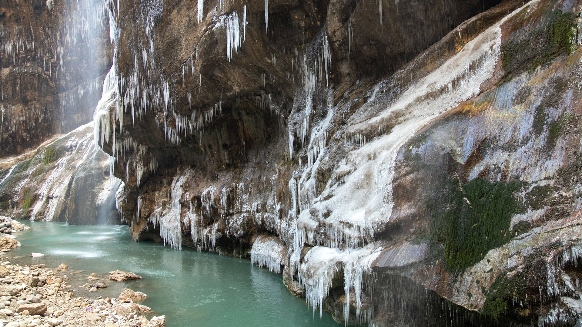 Ледяная сказка в Чегемском ущелье. Замерзшие Чегемские водопады зимой. Кабардино-Балкария смотреть онлайн