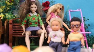 Сашка главный в песочнице - Мультики с куклами Мама Барби