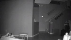 Скрытая камера в спальне девушки сняла такое, что никт