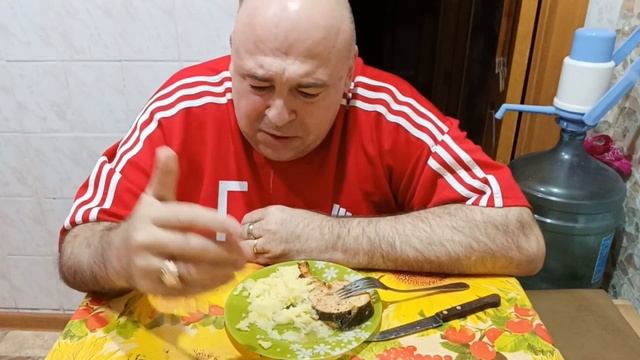 Мукбанг. Стейк из сёмги, пюре и квашенная капуста. Груз смотреть онлайн