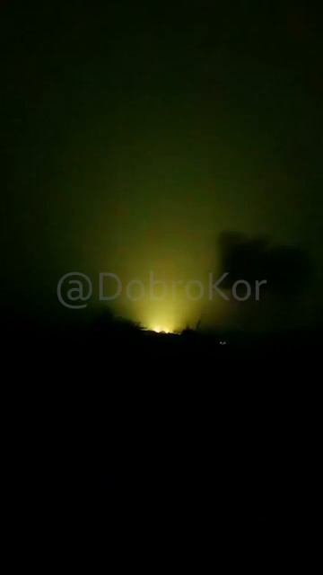 Ночная работа тяжёлой огнемётной системы ТОС-1А «Солнцепёк» по позициям противника. смотреть онлайн