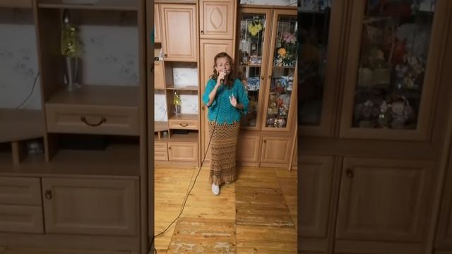 ПО ВАШИМ ЗАЯВКАМ. Под окном черёмуха колышется.