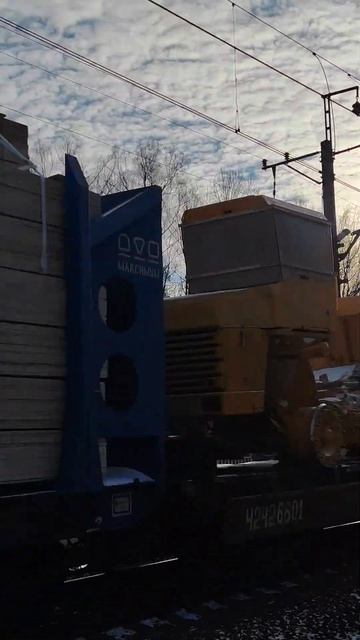 Карьерный самосвал БелАЗ перегоняется в грузовом пое? смотреть онлайн