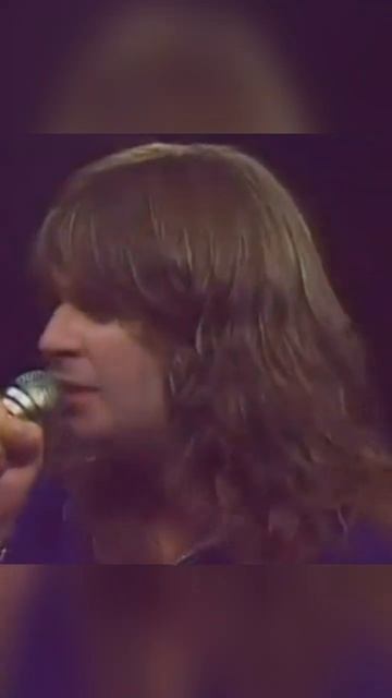 Оззи Осборн действительно откусил голову летучей мыш? смотреть онлайн