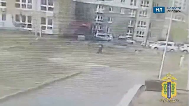 Женщина переоделась в новую одежду в липецком магазин