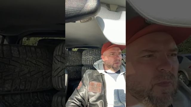 В БИЗНЕСЕ ЛЁЖА ПОД ПЛИНТУСОМ