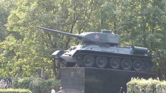 В июле 1942 из Комсомольцев был сформирован минометный смотреть онлайн