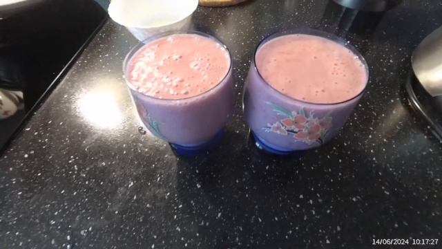 Холодный коктейль 🍸 в жару ,первая клубника 🍓 смотреть онлайн