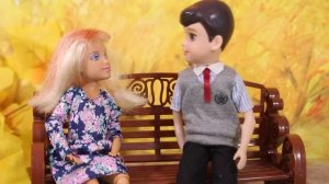 Взломали электронный журнал и выставили себе оценки в четверти - Сериал Мама Барби