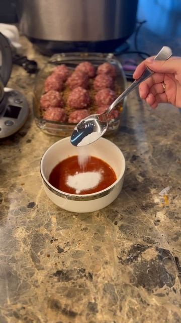 Быстрый, сытный обед. Гречка с тефтелями в духовке.