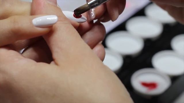 Арт Директор Irina Nedelko Beauty Academy создаёт дизайн ногтей смотреть онлайн