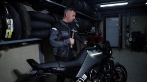 Обзор и тест-драйв мотоцикла Husqvarna Svartpilen 401 от Антона Б?