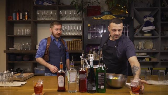 Делаем коктейль Негрони и не правильный Негрони смотреть онлайн