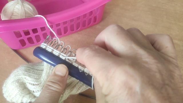 Релакс на луме ..Вязание носков без спиц ... смотреть онлайн