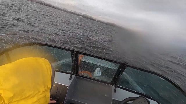 Взяли у папы лодку 2... Волжанка 46 по волне. Самара, нояб?