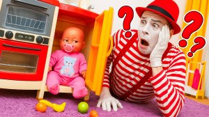 Мим Сэм потерял куклу Эмили! Супер-браслет поможет найти Беби Бон - Видео про пупсов