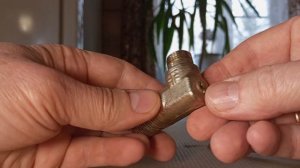 Уголок 3/8 на 1/2 дюйма наружная резьба с встроенным шаро