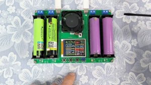 Тестер ёмкости 4-х аккумуляторов 18650