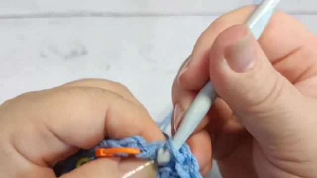 Шапочка с мысиком, крючком. смотреть онлайн