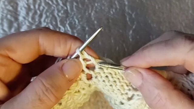 Вяжем спицами. Узор с вертикальными дрожками. смотреть онлайн